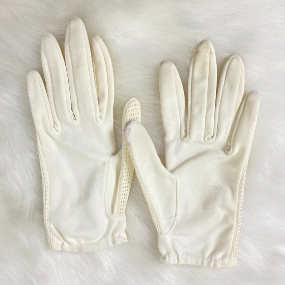 Vintage Ivory Mesh Wrist Gloves - Picture 7 of 7